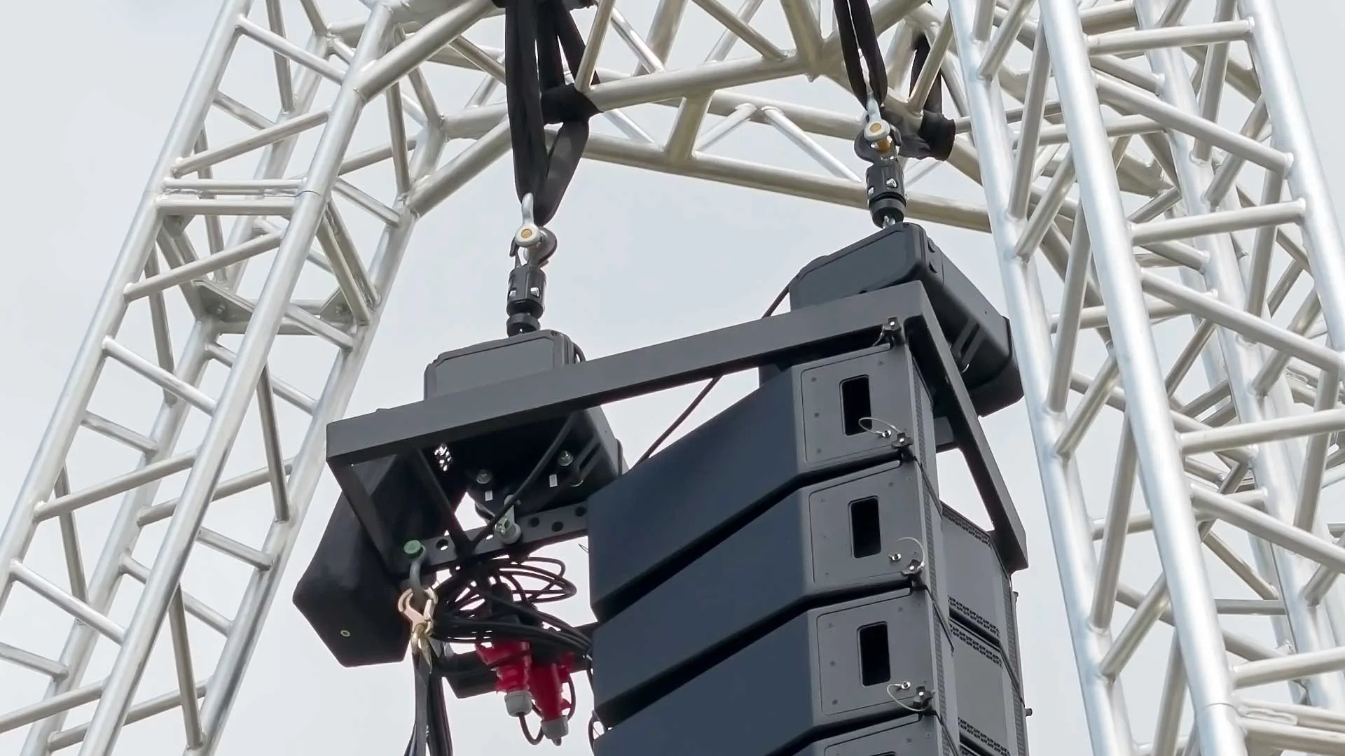 Electric chain motors suspending a line-array sound system